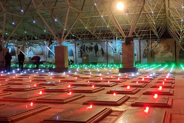 قطع بدون مجوز درختان در گلزار شهدای وادی رحمت تبریز/ ماجرا چیست؟