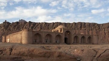 مرمت کاروانسرای چاه‌کوران راور آغاز شد