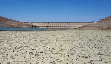 مقدار آب موجود در سد استقلال میناب غیرقابل استفاده است