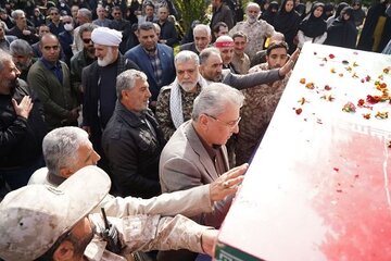 وداع قزوینیها با شهید گمنام دفاع مقدس