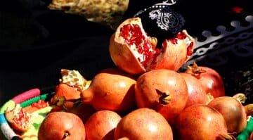 چرا بعد از خوردن انار سردرد میگیریم؟