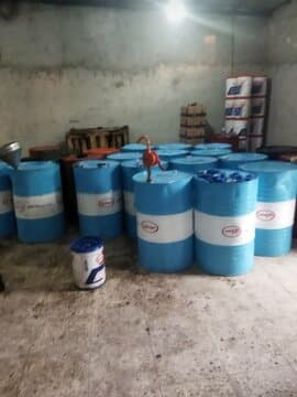 کشف کارگاه تولید روغن موتور تقلبی میلیاردی در اسلامشهر