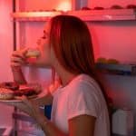 ۴ راهکار علمی برای ترک اعتیاد به قند و هوس شیرینی‌جات