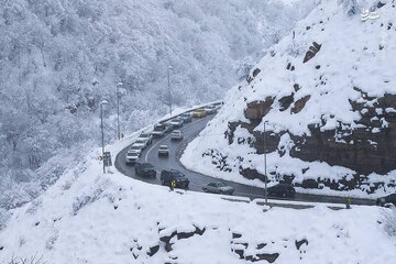 آخرین وضعیت ترافیکی و جوی جادهها اعلام شد/ بارش برف و باران در این محورها