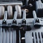 آیا با هر بار تعویض شمع خودرو، باید کوئلها را نیز جایگزین کرد؟