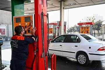 احتمال افزایش دوباره قیمت بنزین /یک بام و دو هوای پزشکیان درباره بنزین چگونه رقم خورد؟