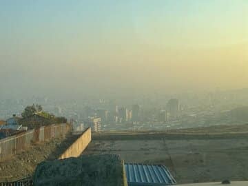 ارومیه علی‌رغم چنین وضعیت هوایی تعطیل نشد / شاخص همچنان در وضعیت بسیار ناسالم