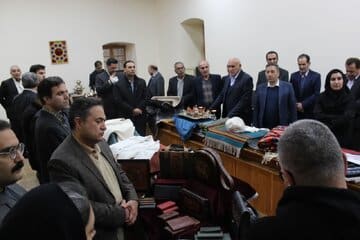 بازدید رایزنان بازرگانی ۱۱ کشور از ظرفیتهای صنایعدستی لرستان در قلعه فلکالافلاک