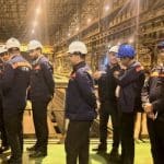 بازدید سرزده مدیر عامل شرکت فولاد اکسین خوزستان از خط تولید و گفتگو با کارکنان