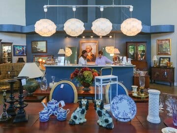 بشقاب ارزان، عتیقه گرانقیمت از آب درآمد / راز نوشتههای پشت بشقاب چه بود؟