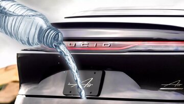 بطری آب دوباره مشکل آفرید / خسارت ۲ میلیاردی به خودروی آمریکایی