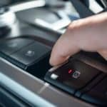 ترمز دستی برقی چگونه کار می‌کند؟