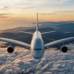 حادثه نادر در آسمان؛ شیشه کابین خلبان حین پرواز ترک خورد