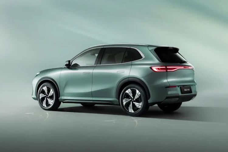 حرکت خودروهای برقی به صورت جانبی با چرخش ۹۰ درجهای چرخها