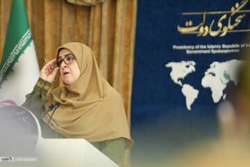 حضور سخنگوی دولت در دانشگاه شهید باهنر کرمان / سخنرانی فاطمه مهاجرانی در دانشگاه محل تحصیلش