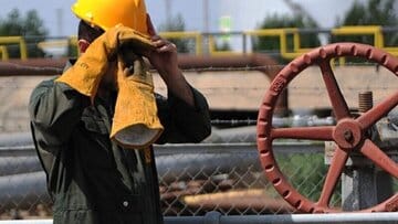 حقوق ۱۴۰۵ کارگران تا ۳۸ میلیون تومان بالا میرود؟/ عزیزی: گرانیها ادامه پیدا کند، جمعیت فقیر ایران تا پایان سال به بالای ۵۵ میلیون نفر میرسد