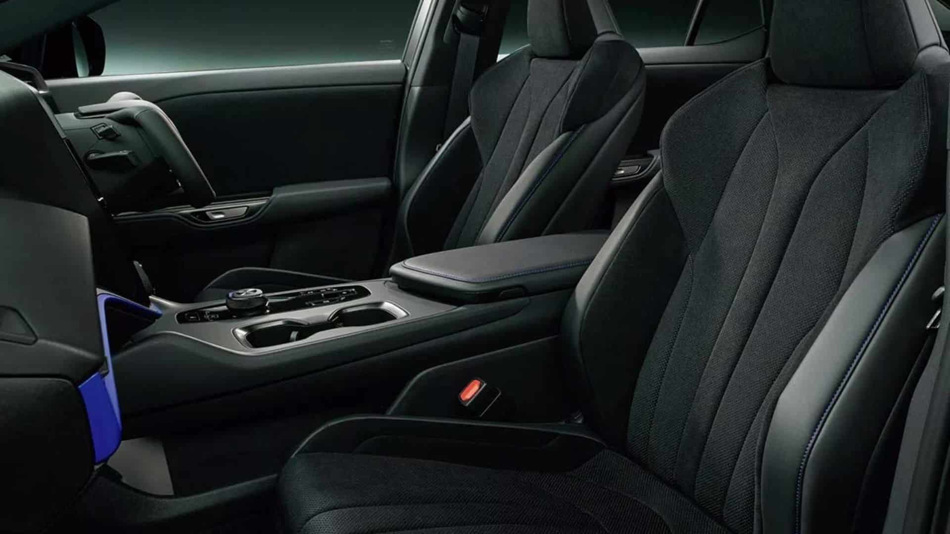 صندلیهای کابین خودرو لکسوس RZ600e