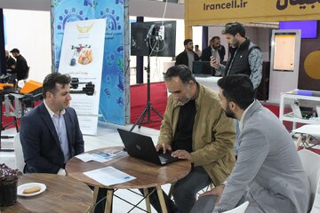 در حاشیه نمایشگاه الکامپ خوزستان : تحول هوشمند در آسمان خوزستان؛ پهپادهای بومی گرهگشای بحران قطعی برق و عملیات اطفای حریق