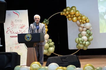 رئیس دانشگاهی که دانشجویان را از اتاقش بیرون کرده بود تغییر کرد/ ضرورت احیای فضای نقد