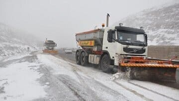 راهداری استان کرمان از برفروبی ۱۴۰۰ کیلومتر از جادهها خبر داد