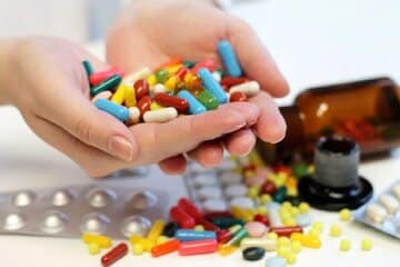 راههای جلوگیری از گیر کردن قرص در گلو