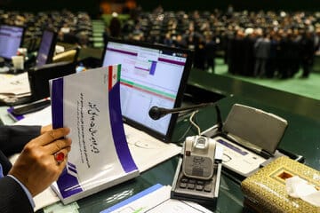 رحمتی: اگر درآمد نفتی سال ۹۶ در اختیار دولت بود، امکان افزایش ۷۵ درصدی حقوق وجود داشت/ اعداد بودجه ۱۴۰۵ را صادقانه و بدون بیشبرآورد بستهایم