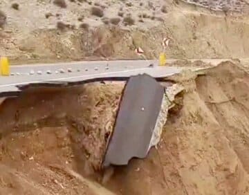 ریزش دلهرهآور این جاده مهم در اثر بارشها؛ نقاط ریخته شده مشخص نیست