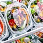 سالادهای آماده؛ وعده‌ای سالم یا تله‌ای میکروبی؟/ شست‌وشوی مجدد سالادهای بسته‌بندی لازم است؟