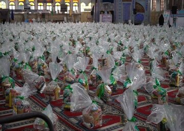 سفرههای مهربانی رضوی در سمنان؛ توزیع هزار بسته معیشتی در ماه رجب