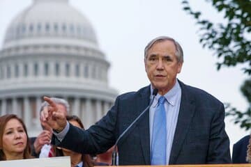 ضرب سکه دلار با پرتره ترامپ؛ دموکراتها دست به کار شدند؛ آمریکا هرگز پادشاه نداشته و هرگز هم نخواهد داشت/ عکس