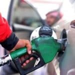 طعنه روزنامه دولت چهاردهم به شیوه گران شدن بنزین در سال90/ در آن زمان تصمیم گیری ناگهانی و پرهزینه بود و امروز با آرامش انجام شد