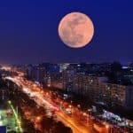 طلوع سومین اَبَرماه سال در کنار سیاره سبزآبی