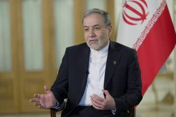 عراقچی: من کسی نیستم که به دیکته دیگران گوش کنم/ آمریکا باید حق غنیسازی ما را به رسمیت بشناسد / ایران حاضر است تعهد دهد که…