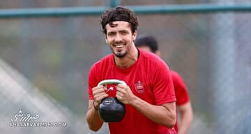 عکس| باکیچ روی دست آقا کریم!