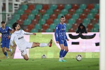 عکس | کافهگردی ستاره خارجی استقلال با همسرش در تهران