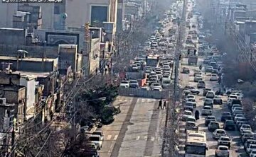 فرونشست زمین یک مسیر پر تردد شهری را مسدود کرد