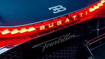 قدرتمندترین خودروی جهان در برف گیر کرد! / بوگاتی از نفس افتاد