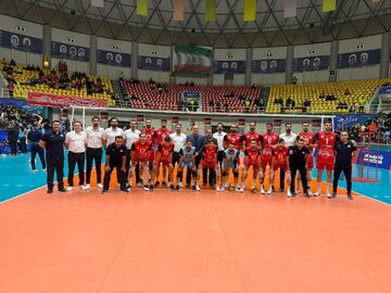 لیگ برتر والیبال: شهرداری ارومیه، با بردی راحت، مدعی ماند / طبیعت در دورنالاریوواسی حرفی برای گفتن نداشت