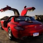 مرسدس بنز با یک انفجار جادو می‌کند/ نجات باورنکردنی جان راننده