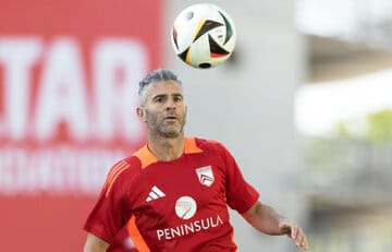 مسنترین بازیکن تاریخ رقابتهای باشگاهی فوتبال اروپا کیست؟