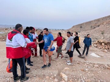 نجات ۶ نفر از کوهنوردان و درهنوردان گرفتار در تنگه «شو باریکو» پارسیان