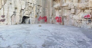 نقاشیهای اسپریای، حکنامها، خطوط تراشیده، دوده آتش و …در یادگار دوره هخامنشی/ عکس