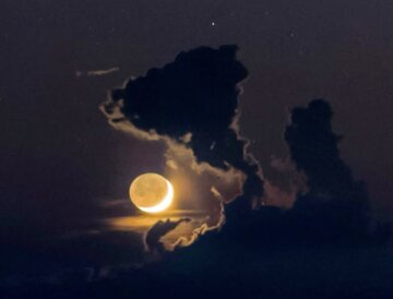 هیولای ابری در تعقیب ماه /ثبت شاهکار جدید بابک تفرشی در آسمان هاوایی