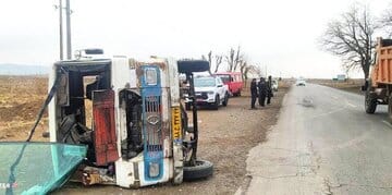 واژگونی مینیبوس حامل دانشآموزان/ آمار مصدومان