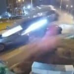 پرواز واقعی یک مرسدس بنز در خیابان / معجزهای که جان راننده را نجات داد/ عکس و فیلم