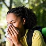 چرا برخی به محض قرار گرفتن در نور آفتاب عطسه میکنند؟