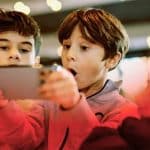 چرا تعامل کودکان با هوش مصنوعی نگرانکننده است؟