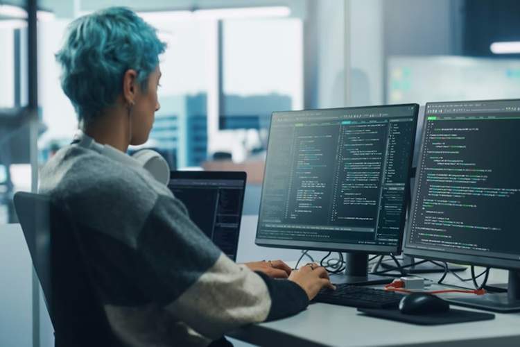 چگونه برنامهنویس هوش مصنوعی شویم؟ حقوق و چشمانداز شغلی در ۲۰۲۵-۲۰۲۶