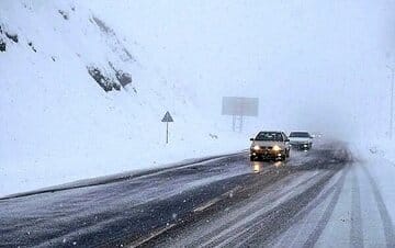 کاهش محسوس دما و وزش تندباد شدید در محورهای غرب و جنوب اصفهان /از سفر بپرهیزید
