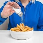 یک اشتباه تغذیهای که پوست را پیر میکند